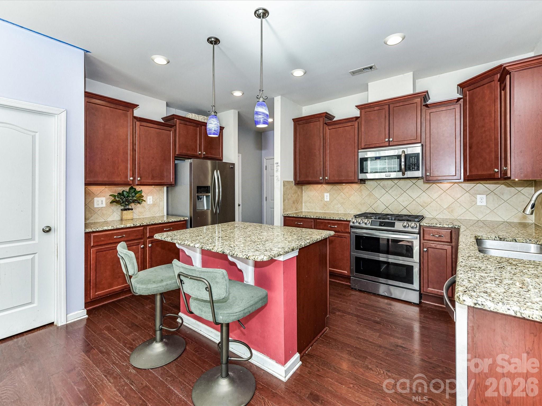 6935 Liverpool Court Property Photo 14