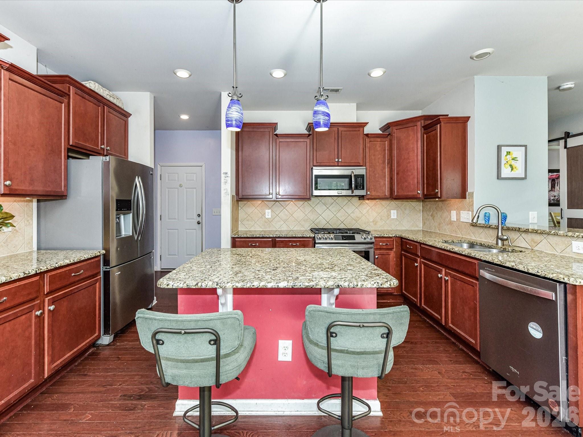 6935 Liverpool Court Property Photo 15