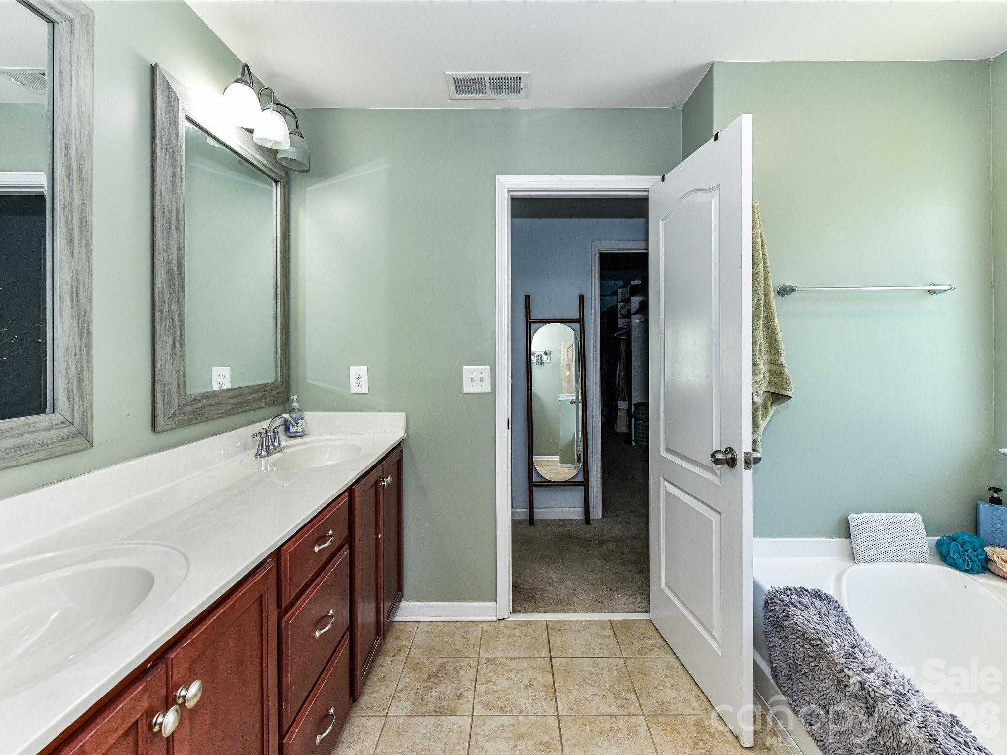 6935 Liverpool Court Property Photo 26