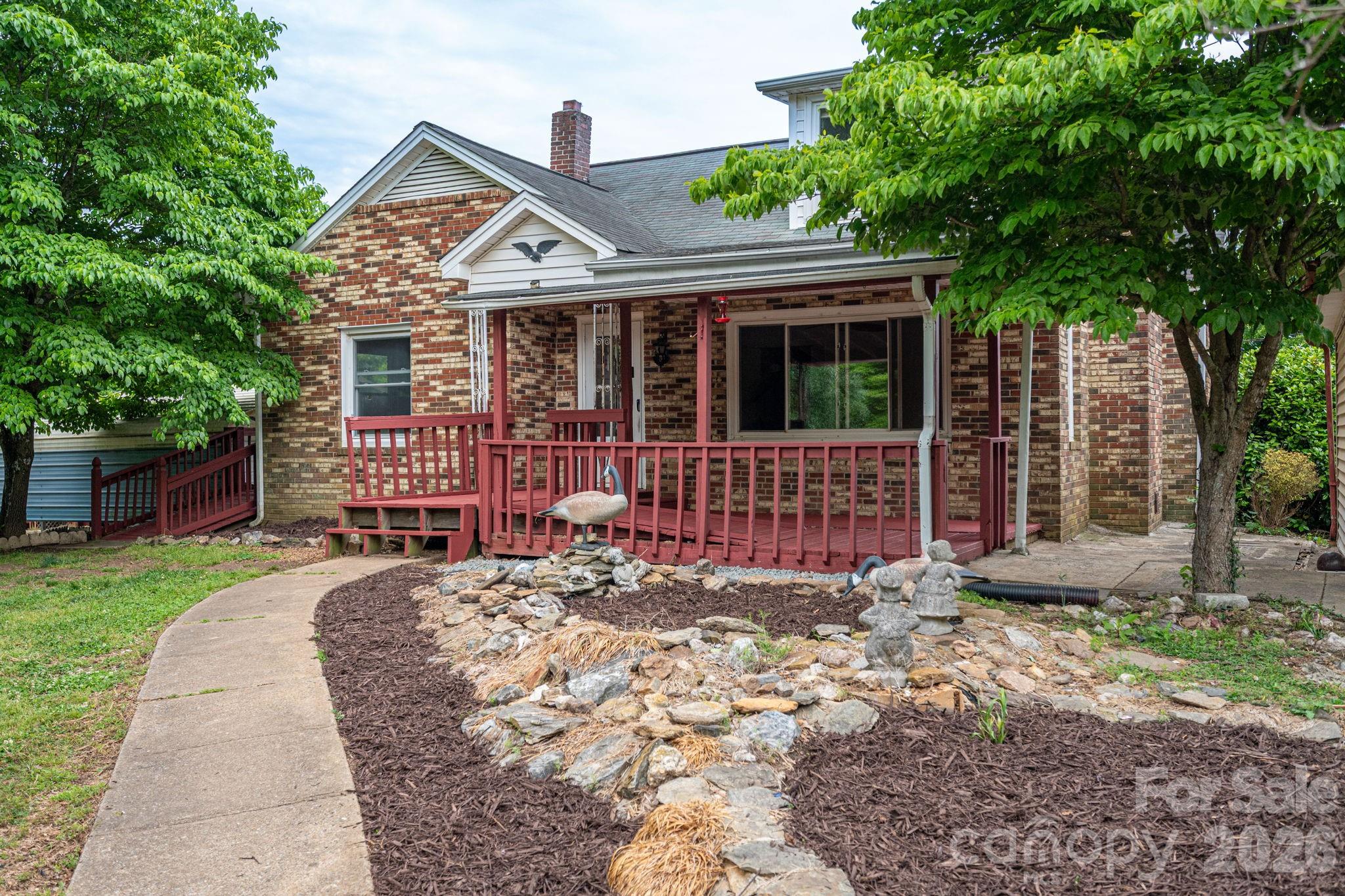 943 Stony Point Road Property Photo 1