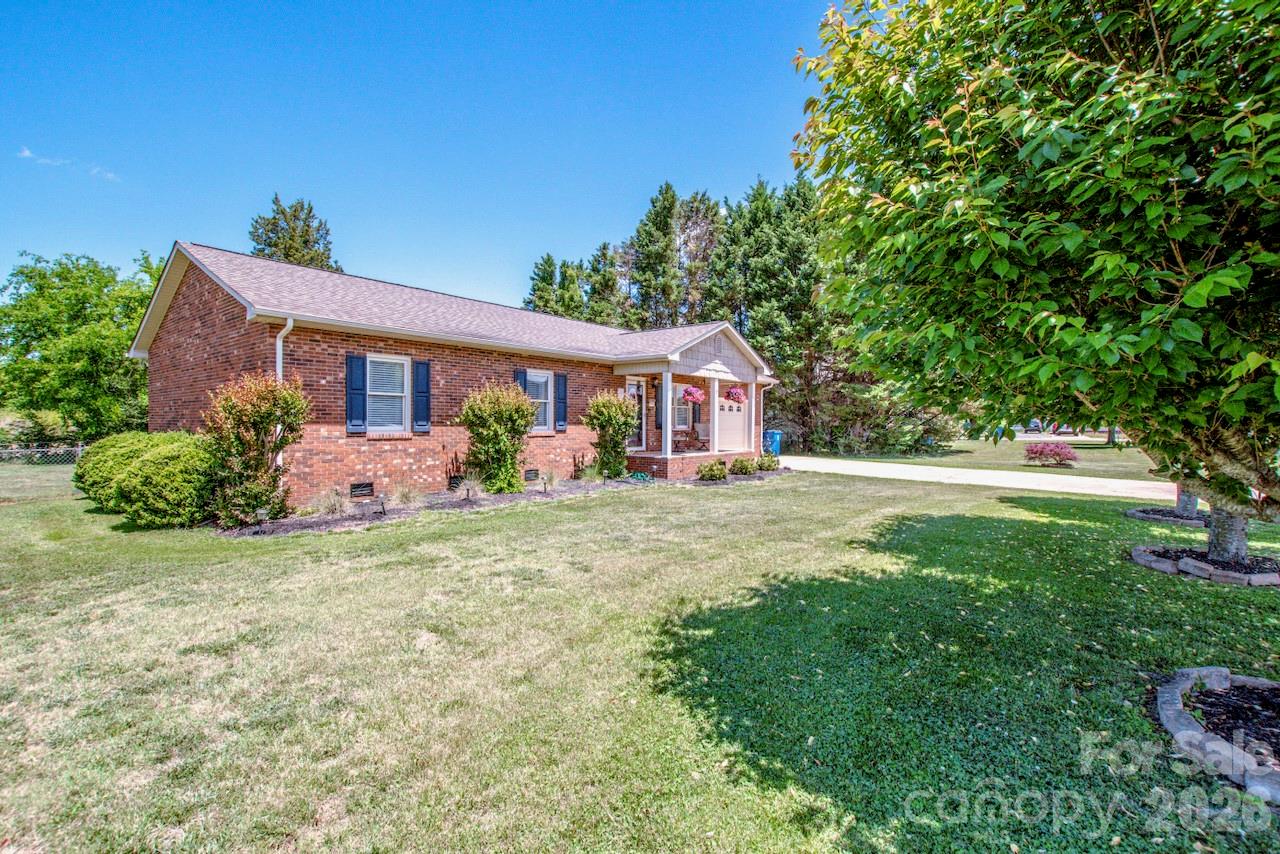 2426 Ashford Drive Property Photo 3