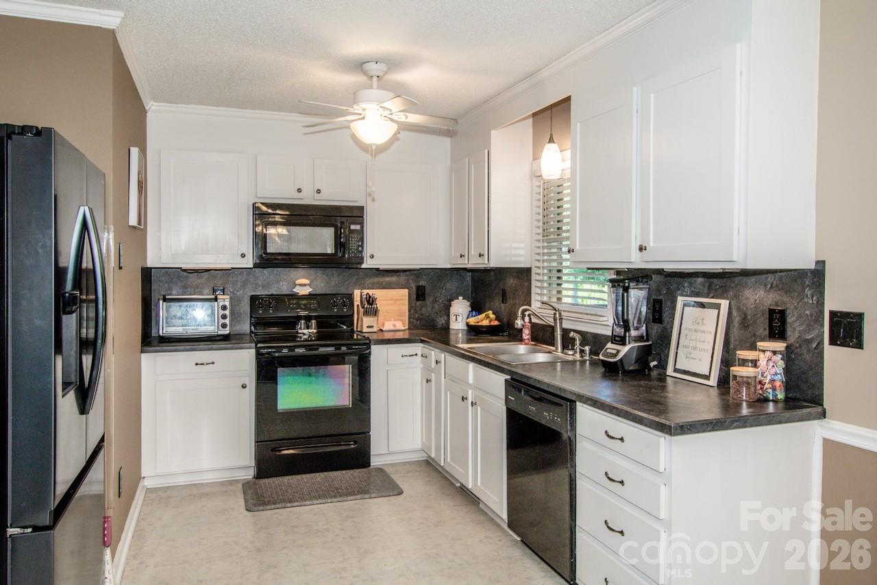 2426 Ashford Drive Property Photo 11