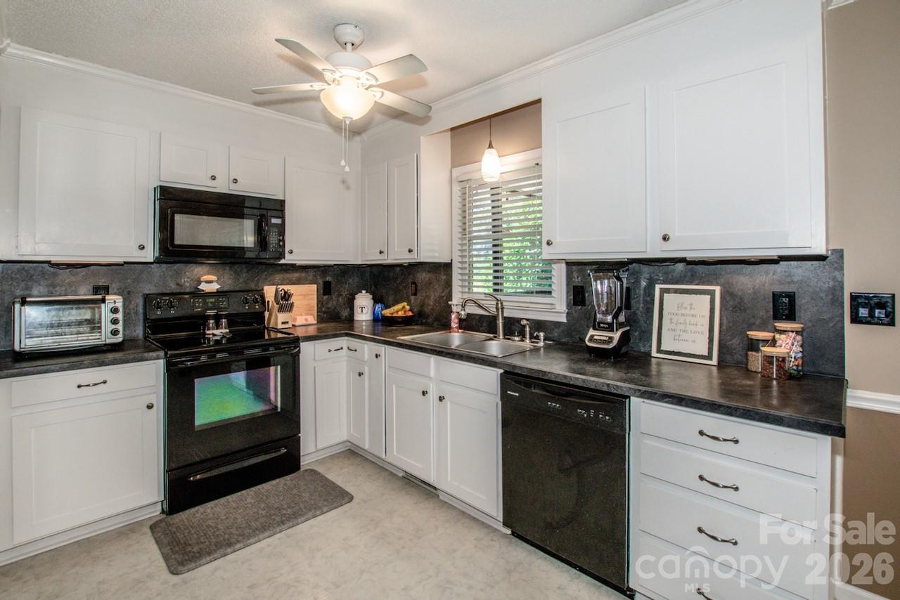 2426 Ashford Drive Property Photo 12