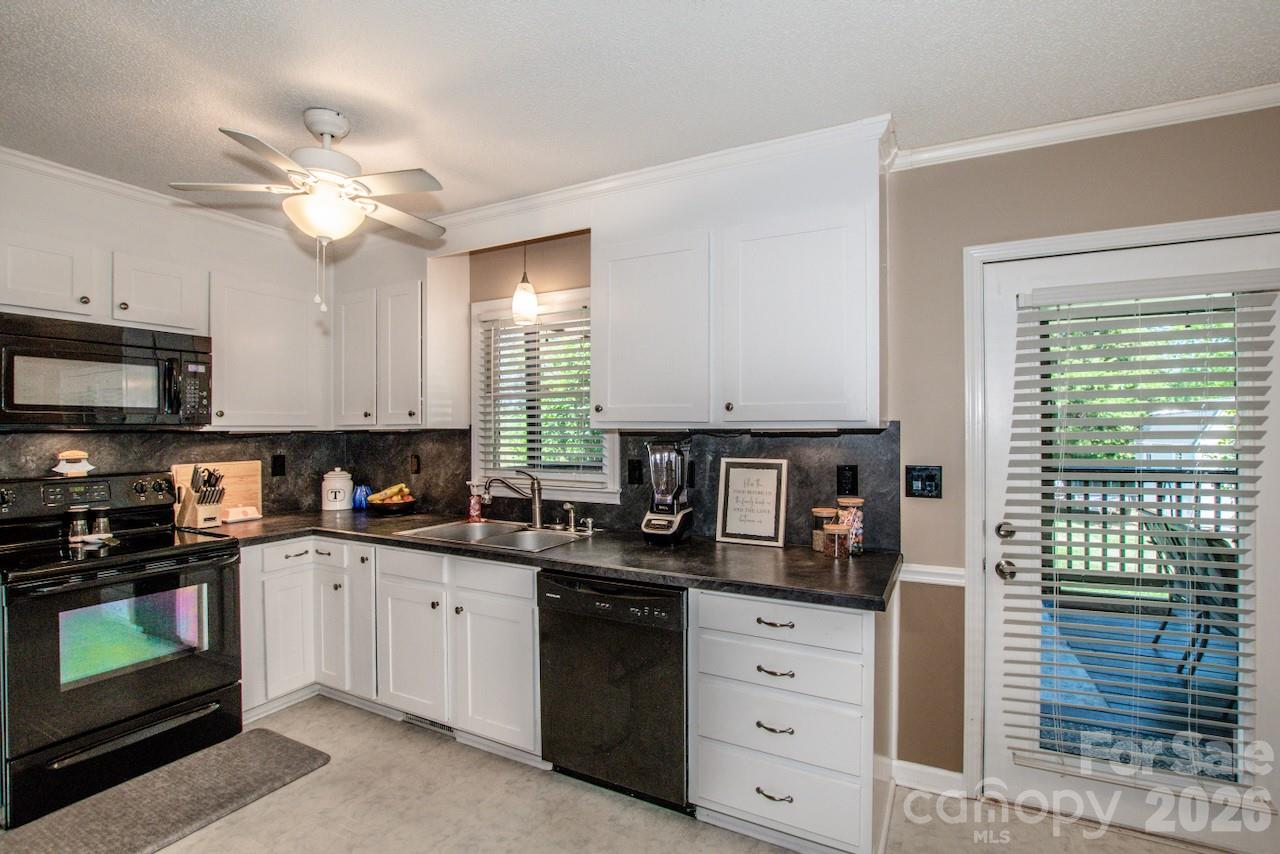 2426 Ashford Drive Property Photo 13