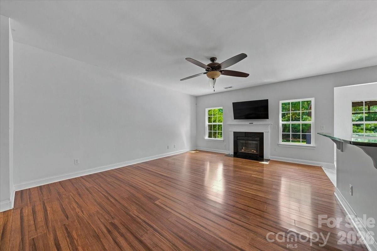1006 Spring Rose Lane Property Photo 10
