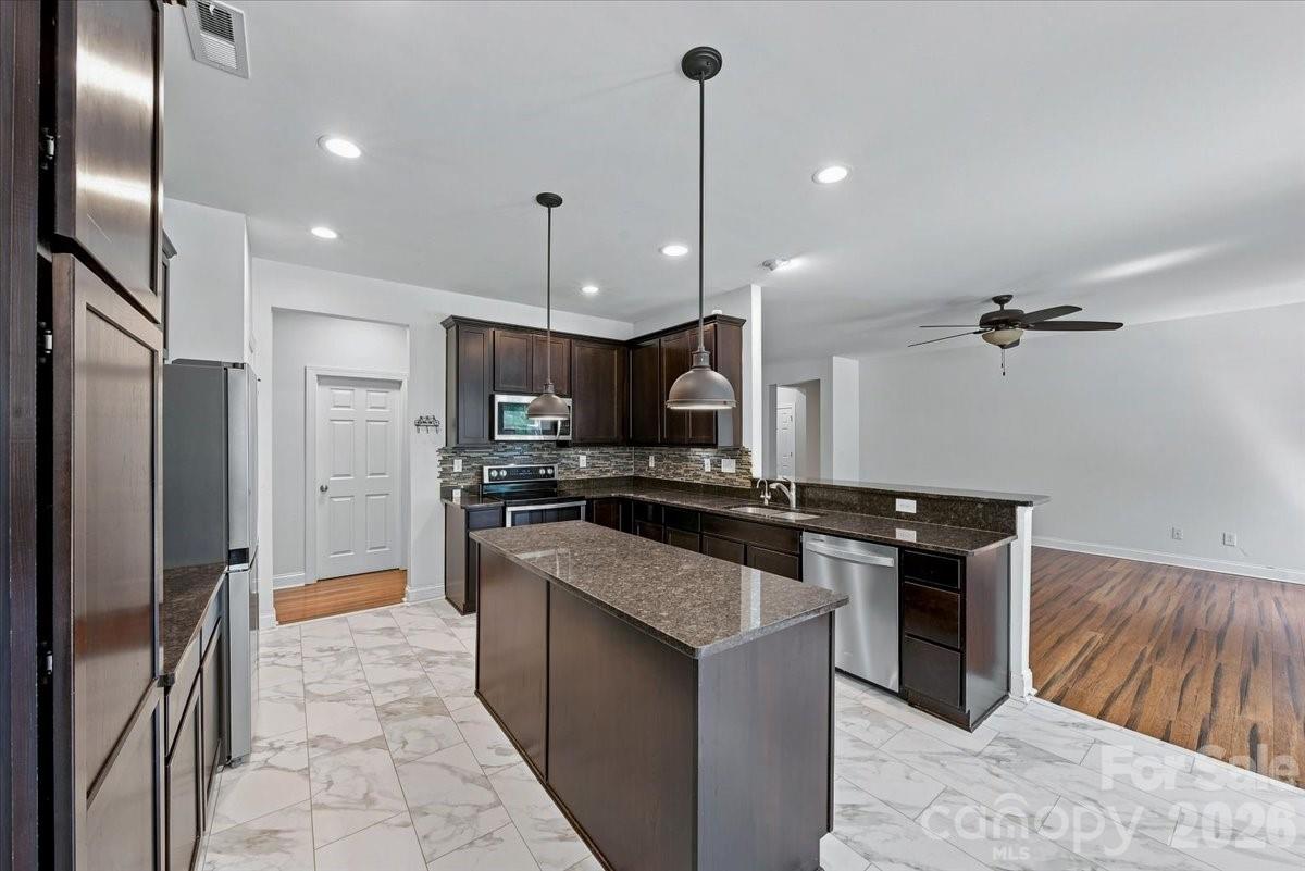 1006 Spring Rose Lane Property Photo 16