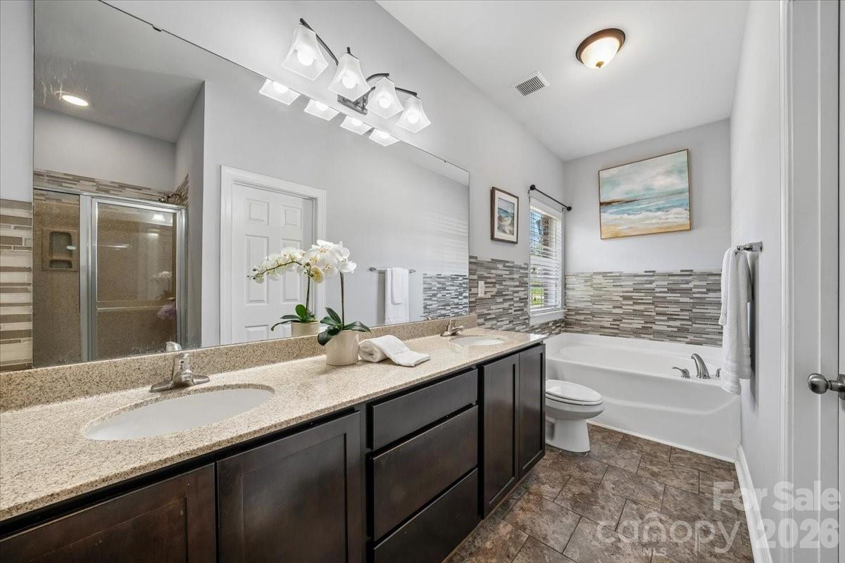 1006 Spring Rose Lane Property Photo 20