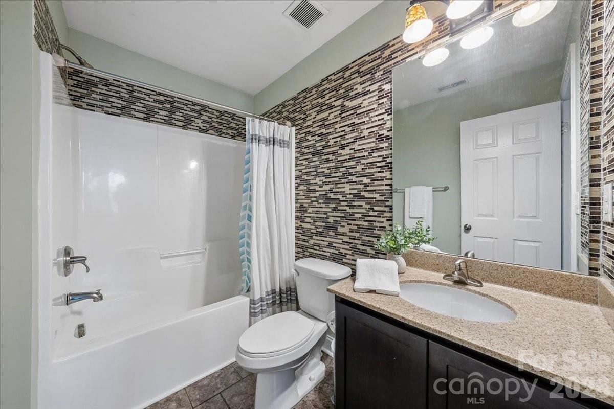 1006 Spring Rose Lane Property Photo 32