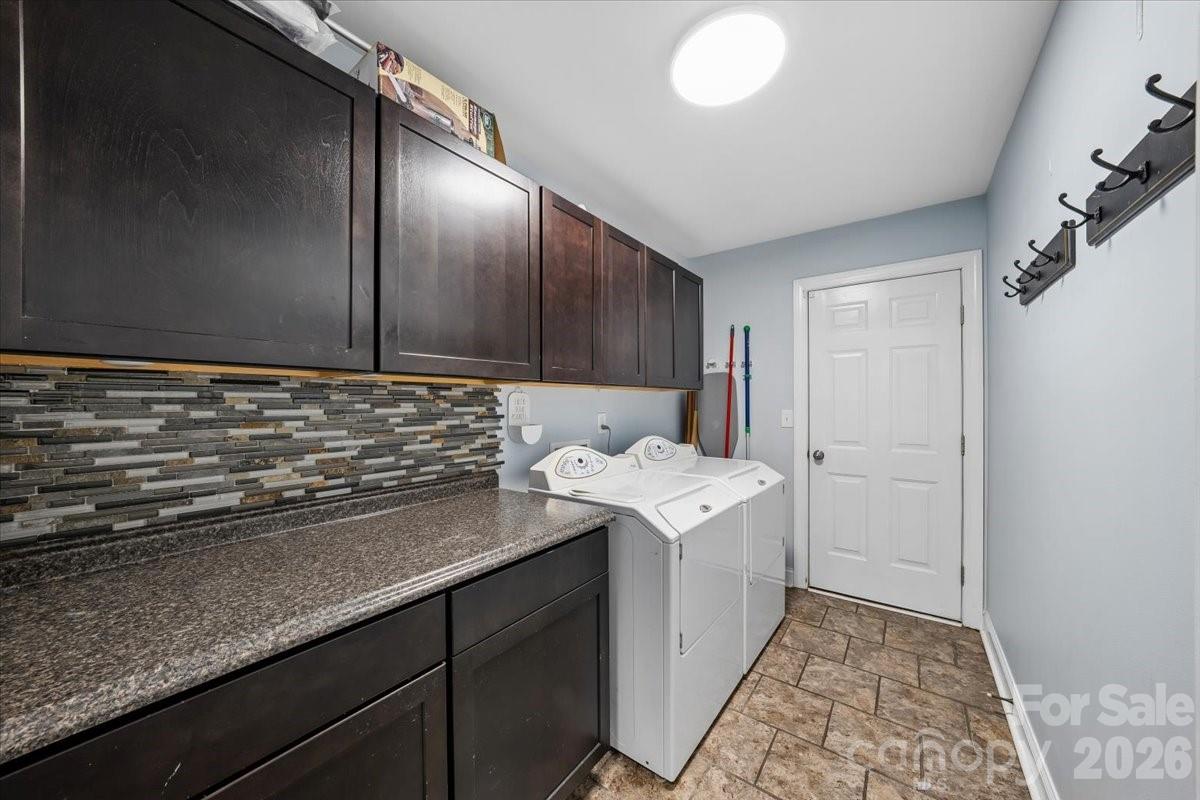 1006 Spring Rose Lane Property Photo 33