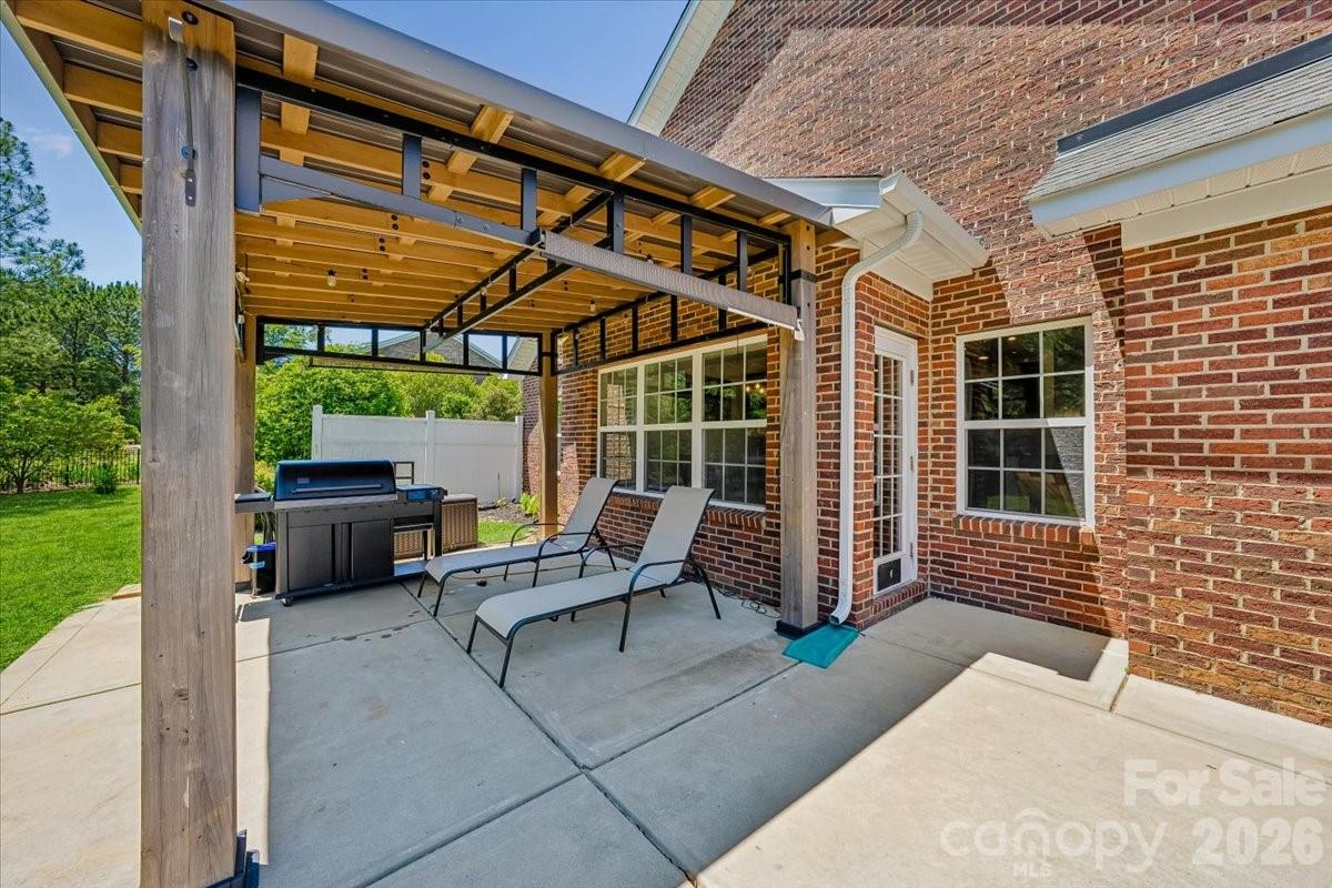 1006 Spring Rose Lane Property Photo 34