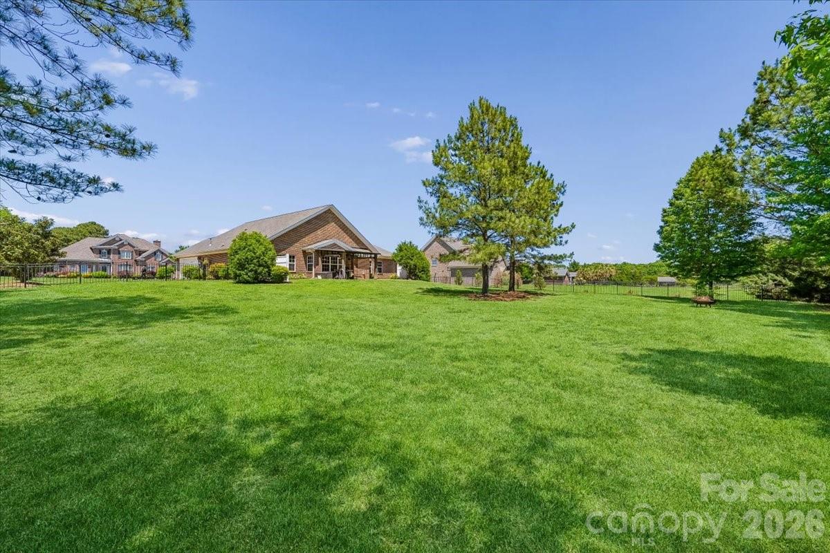 1006 Spring Rose Lane Property Photo 38