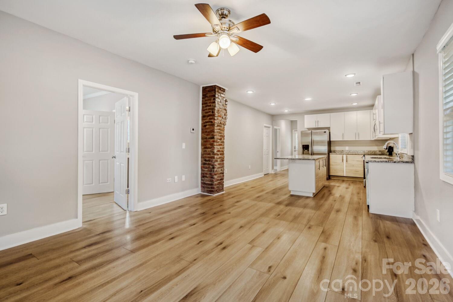 1521 Hawthorne Lane Property Photo 10