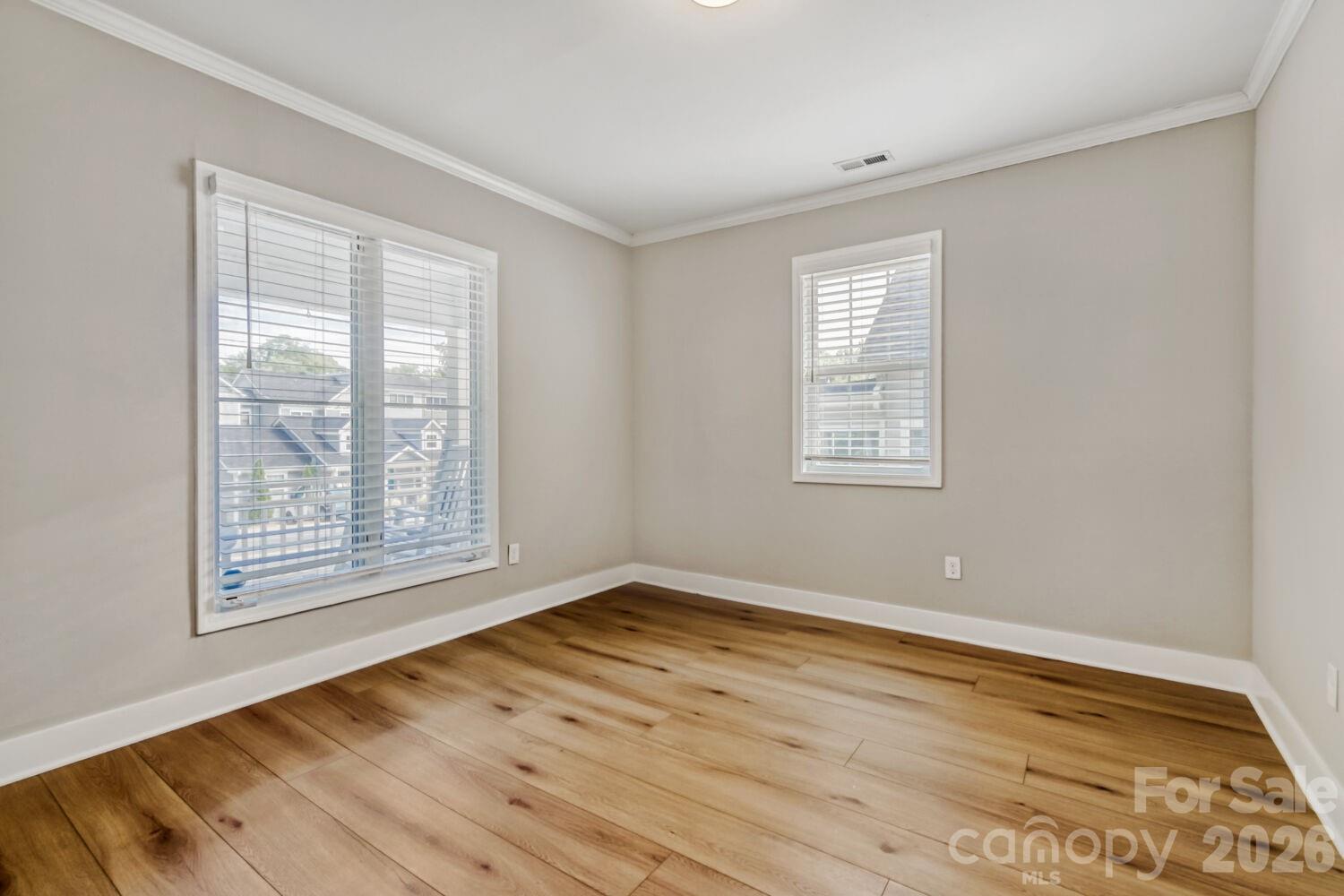 1521 Hawthorne Lane Property Photo 11