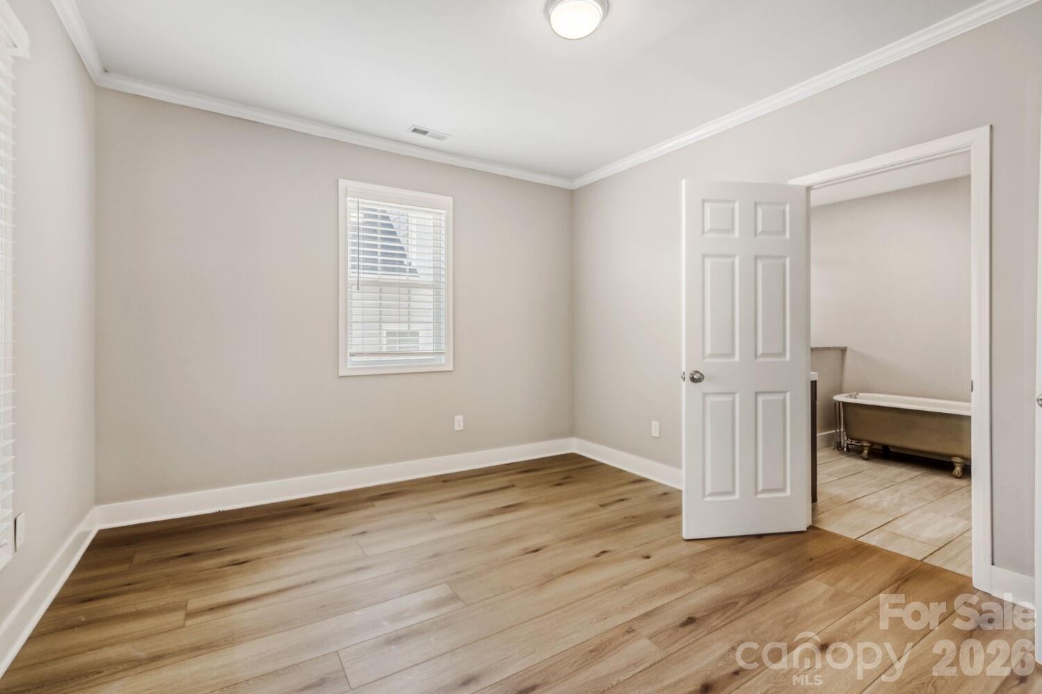 1521 Hawthorne Lane Property Photo 12