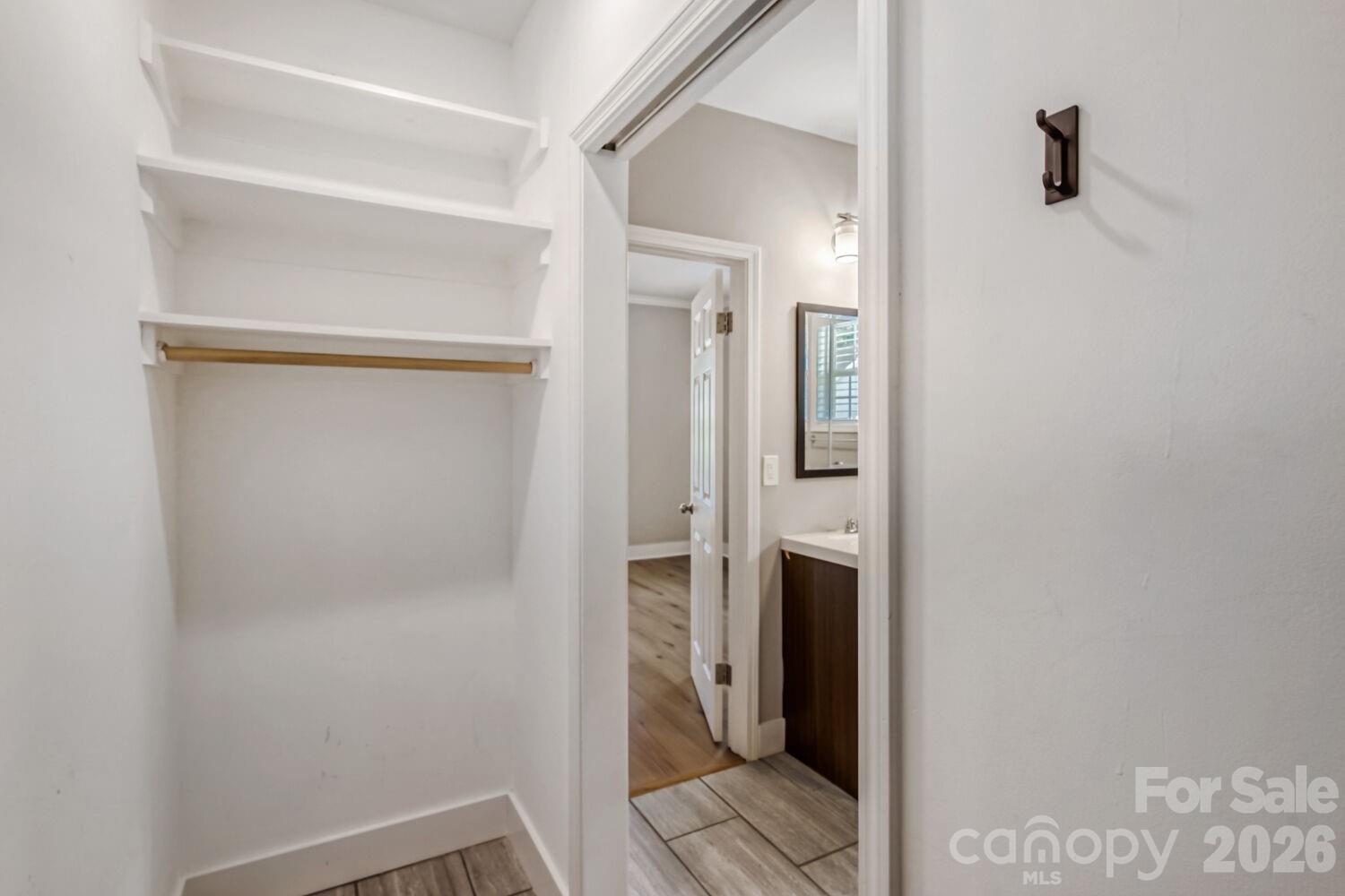1521 Hawthorne Lane Property Photo 15