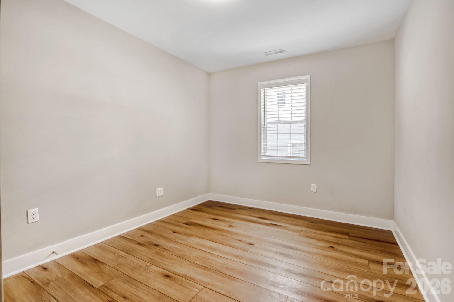 1521 Hawthorne Lane Property Photo 16