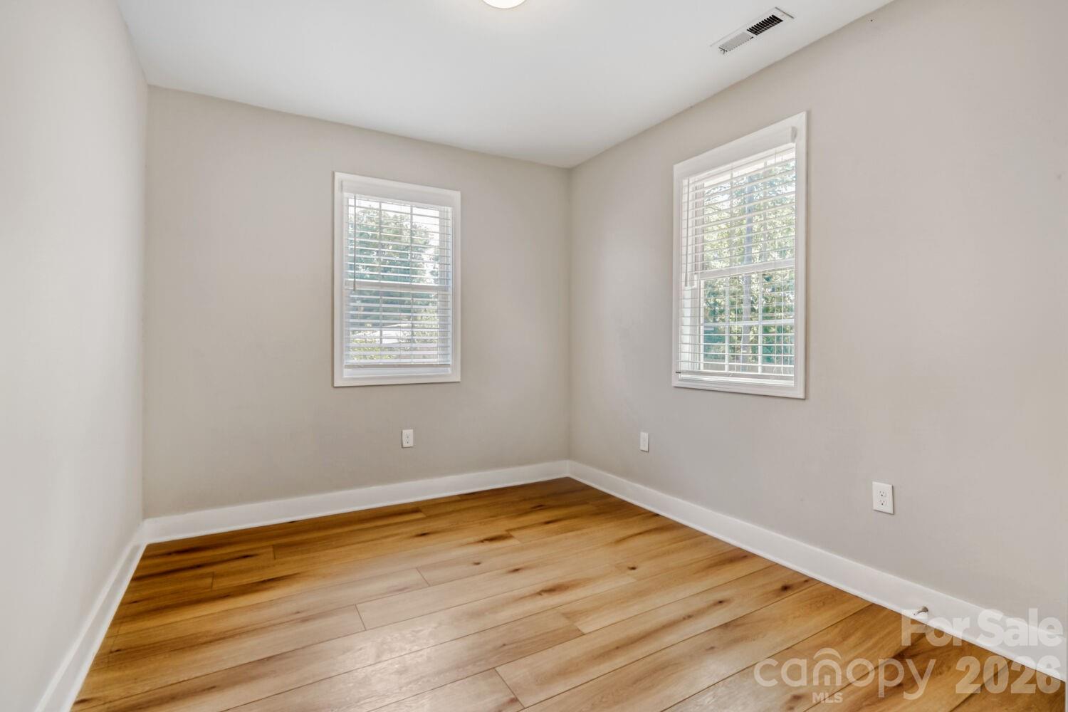 1521 Hawthorne Lane Property Photo 17