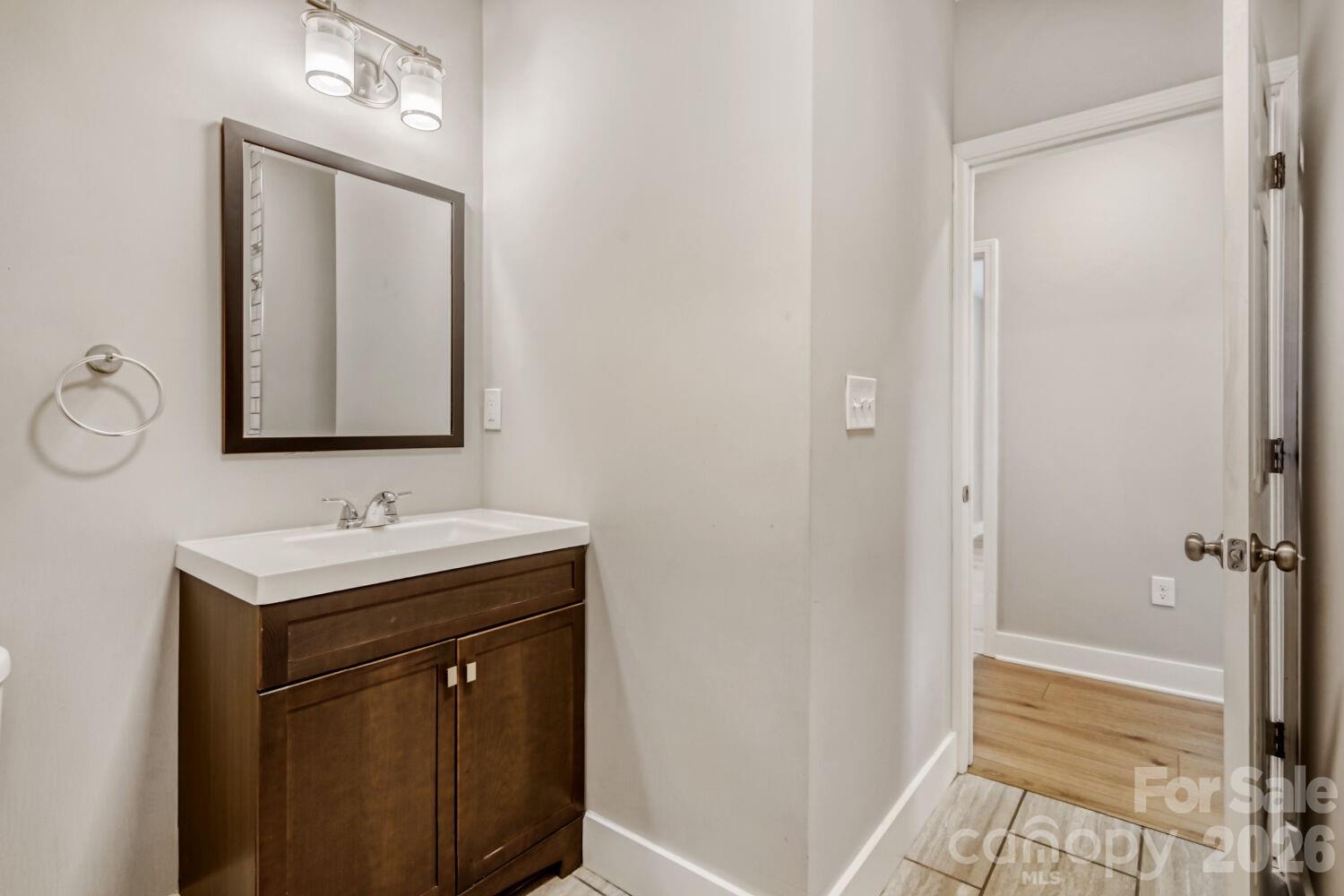 1521 Hawthorne Lane Property Photo 18