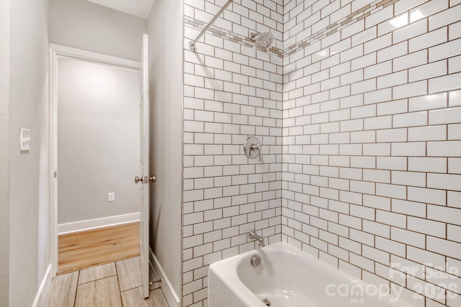 1521 Hawthorne Lane Property Photo 19