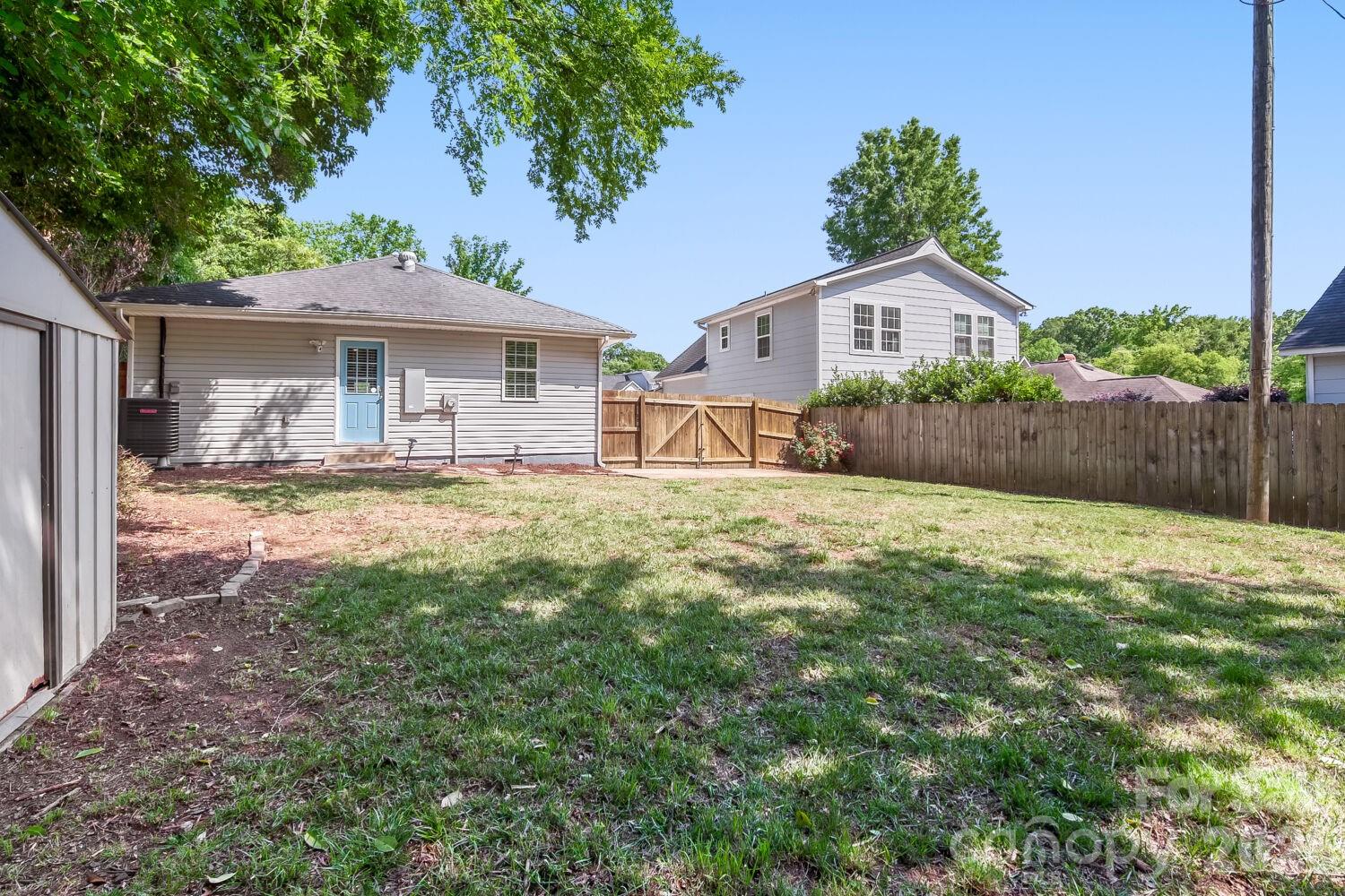 1521 Hawthorne Lane Property Photo 25