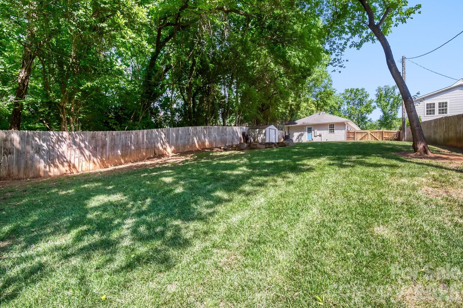 1521 Hawthorne Lane Property Photo 28