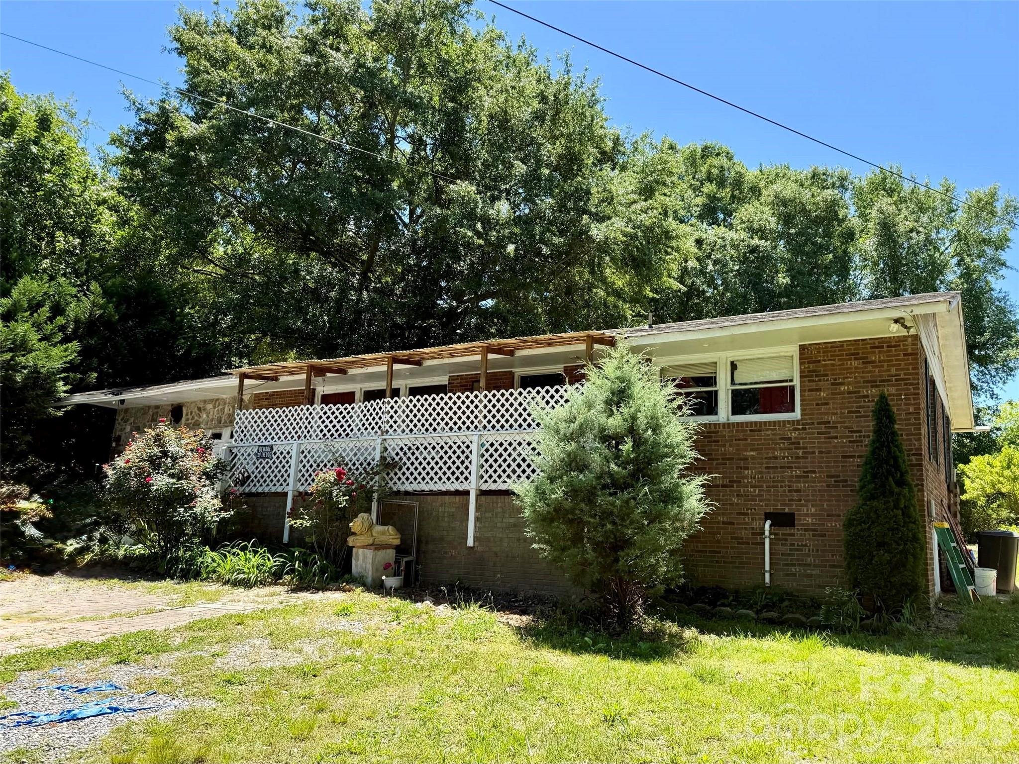 2607 Crescent Lane Property Photo 1