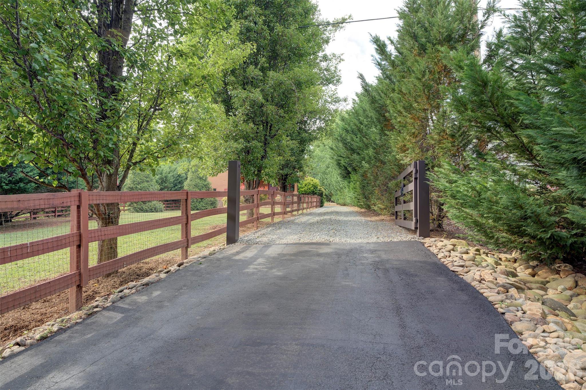 15425 E Rocky River Road Property Photo 25