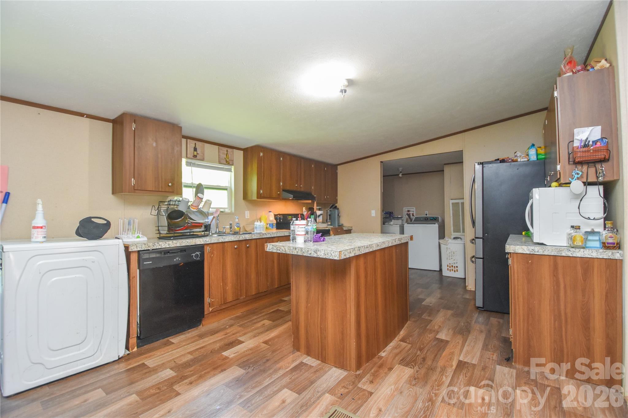5595 American Way Property Photo 5
