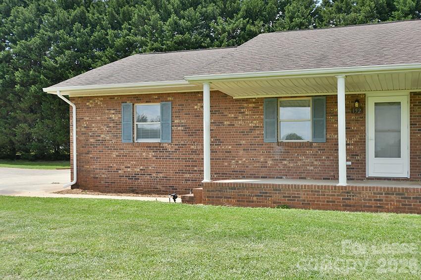 152 Glen Gar Drive Property Photo 1