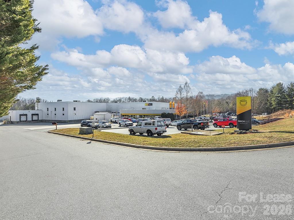140 Vista Boulevard 2 Property Photo 2