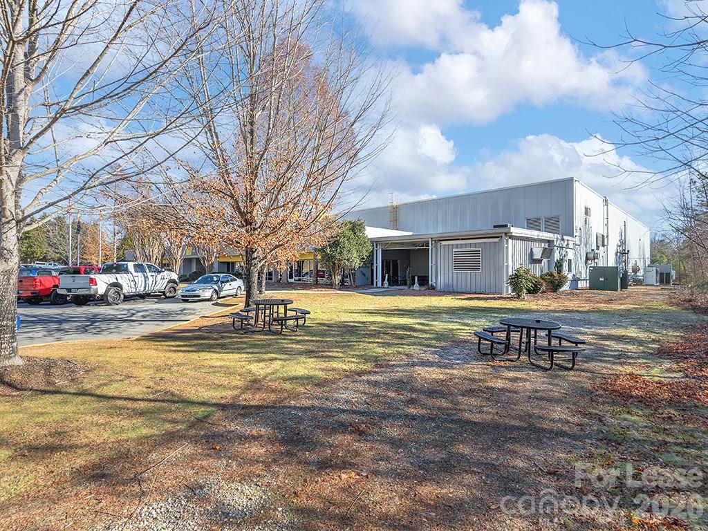 140 Vista Boulevard 2 Property Photo 3