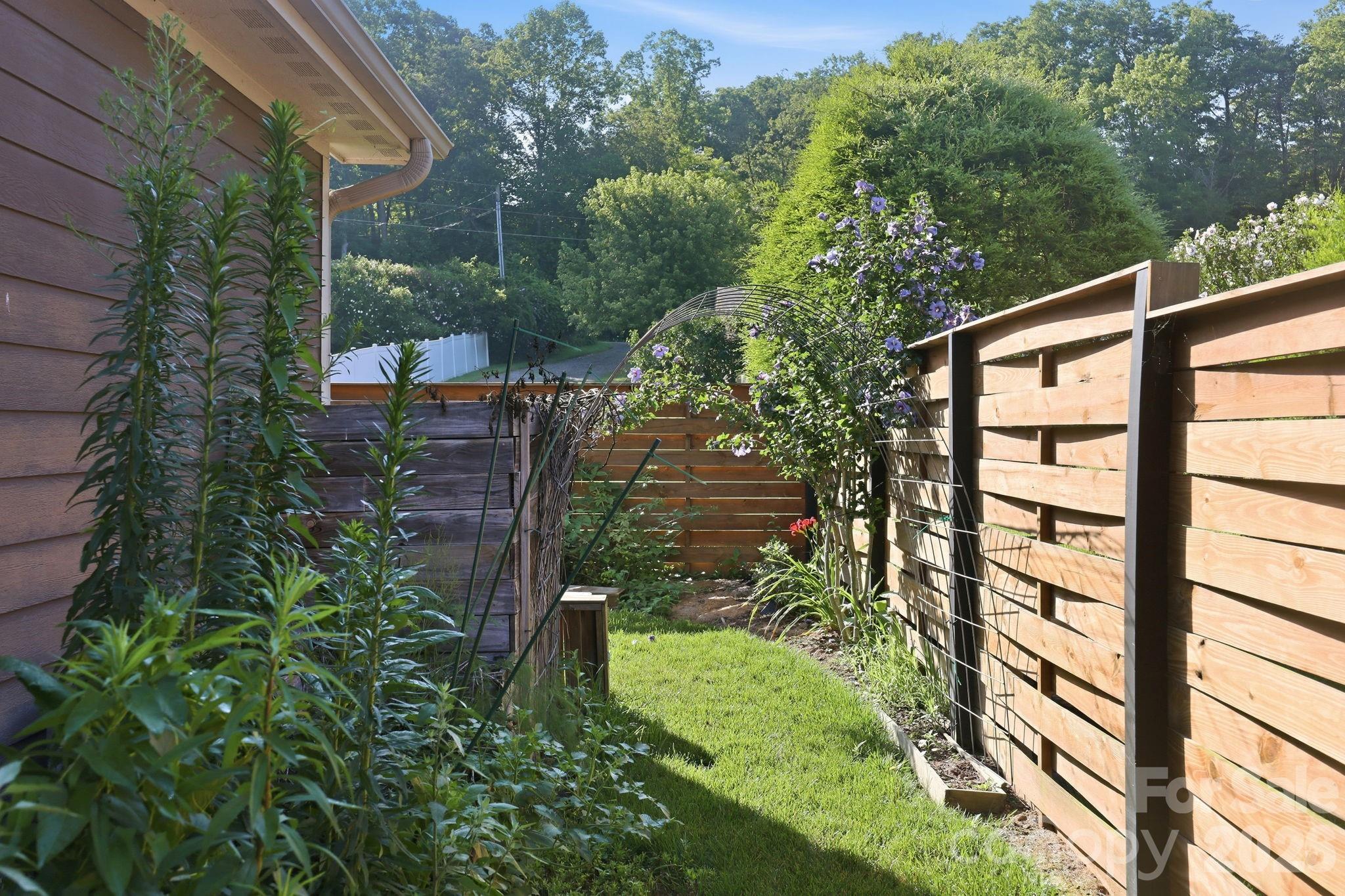 25 Linn Garden Lane Property Photo 32