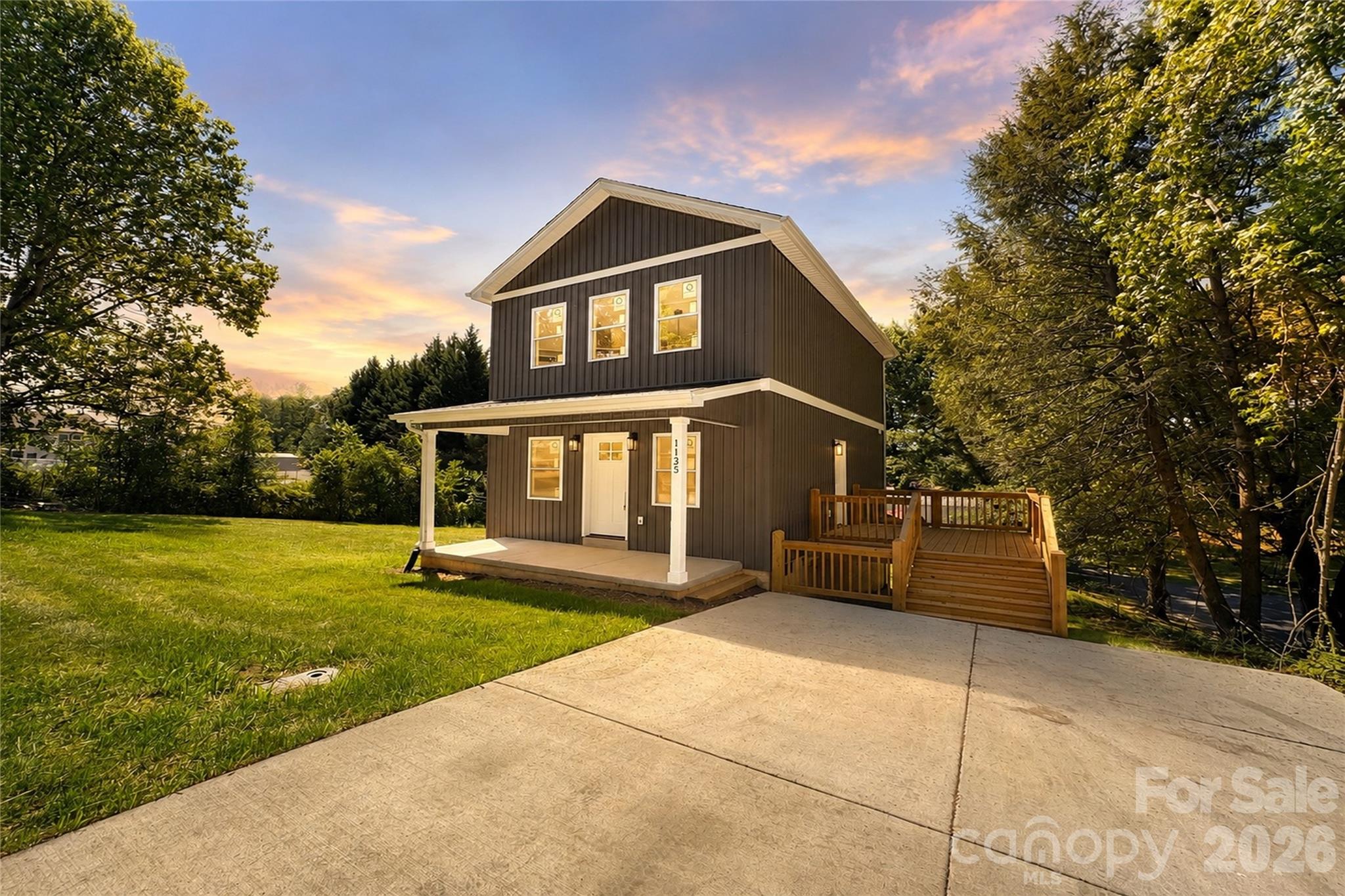 1135 Apple Lane Property Photo 1