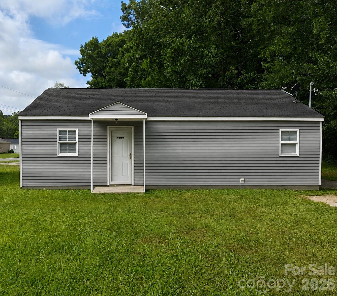 1204 Iva Avenue Property Photo 5