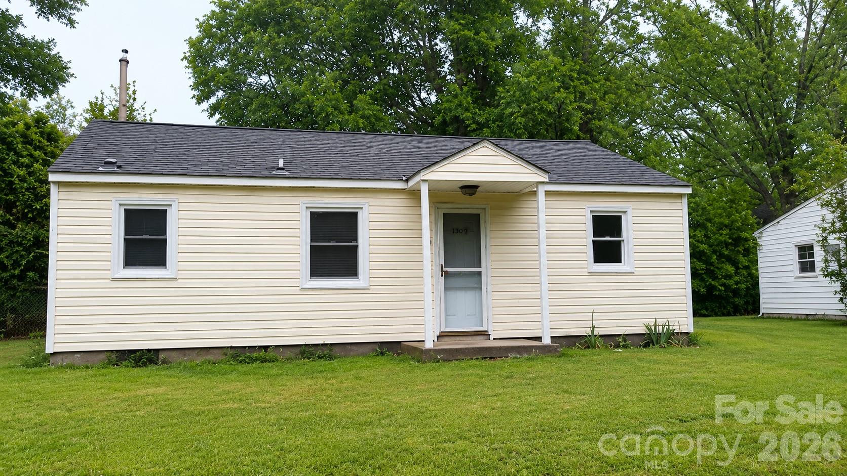 1204 Iva Avenue Property Photo 9