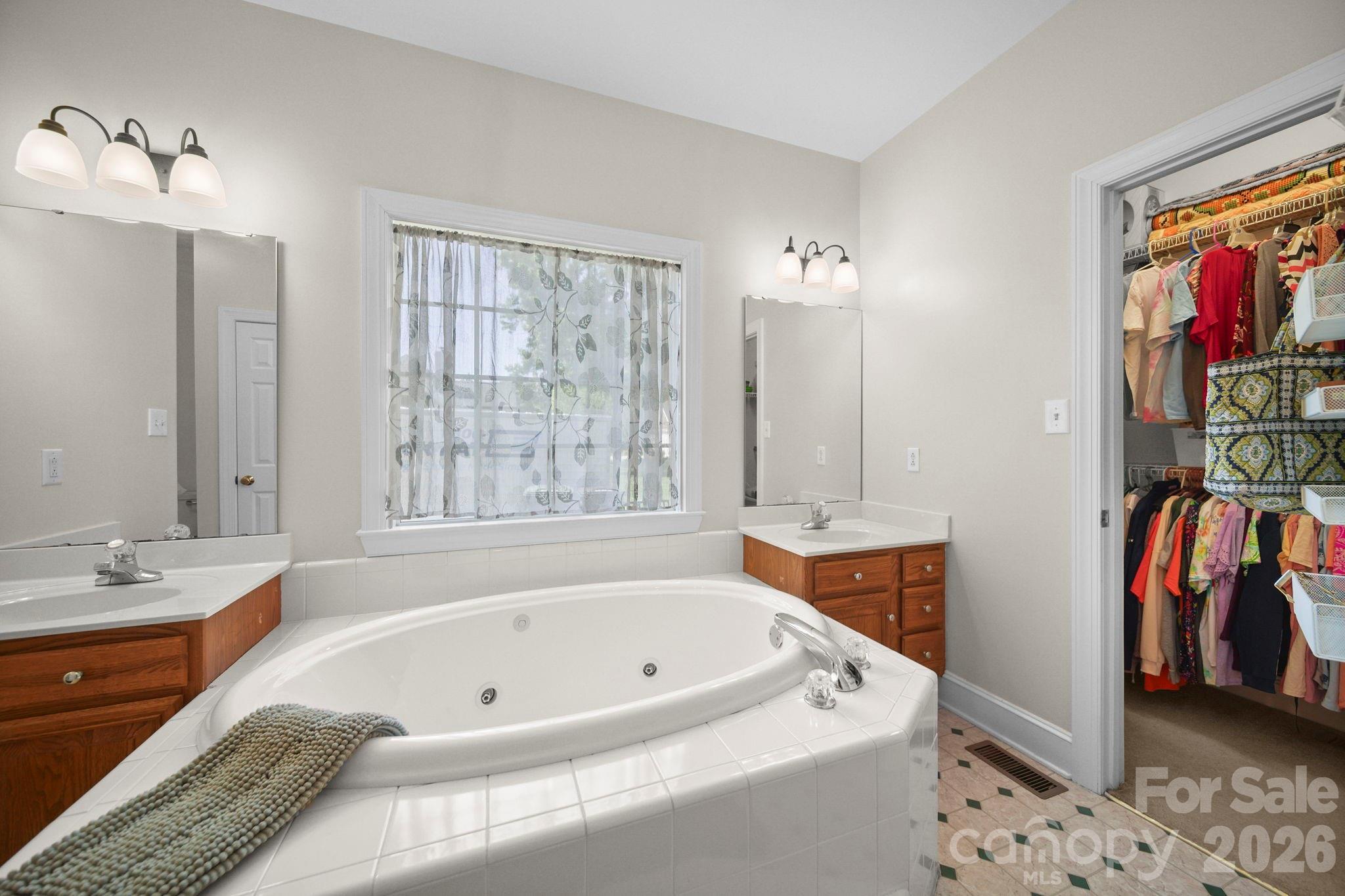 1100 Legacy Lake Drive Property Photo 24