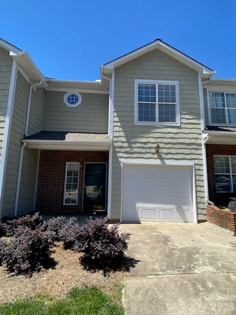 112 Sunridge Drive Property Photo 2