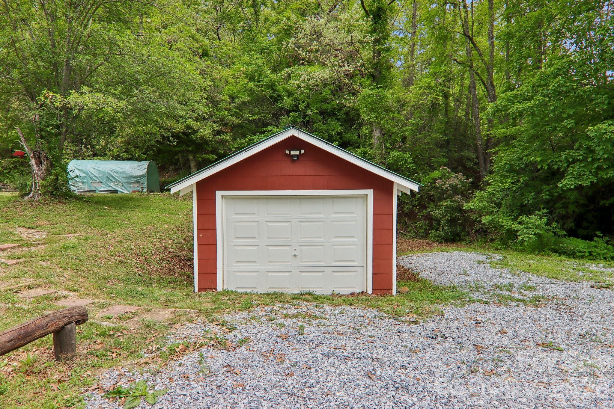 2627 White Oak Road Property Photo 32