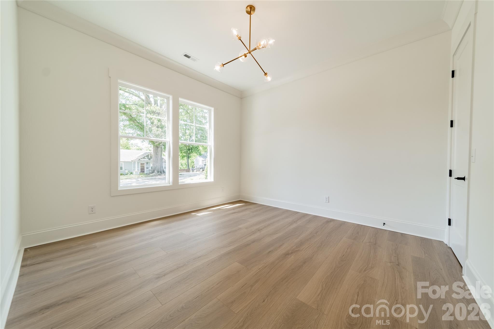 2648 Roslyn Avenue Property Photo 11