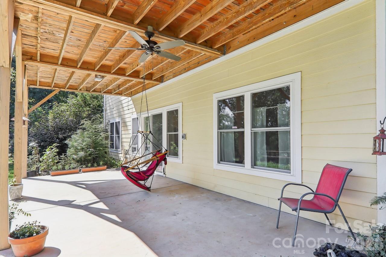 280 Kelses Valley Drive Property Photo 10