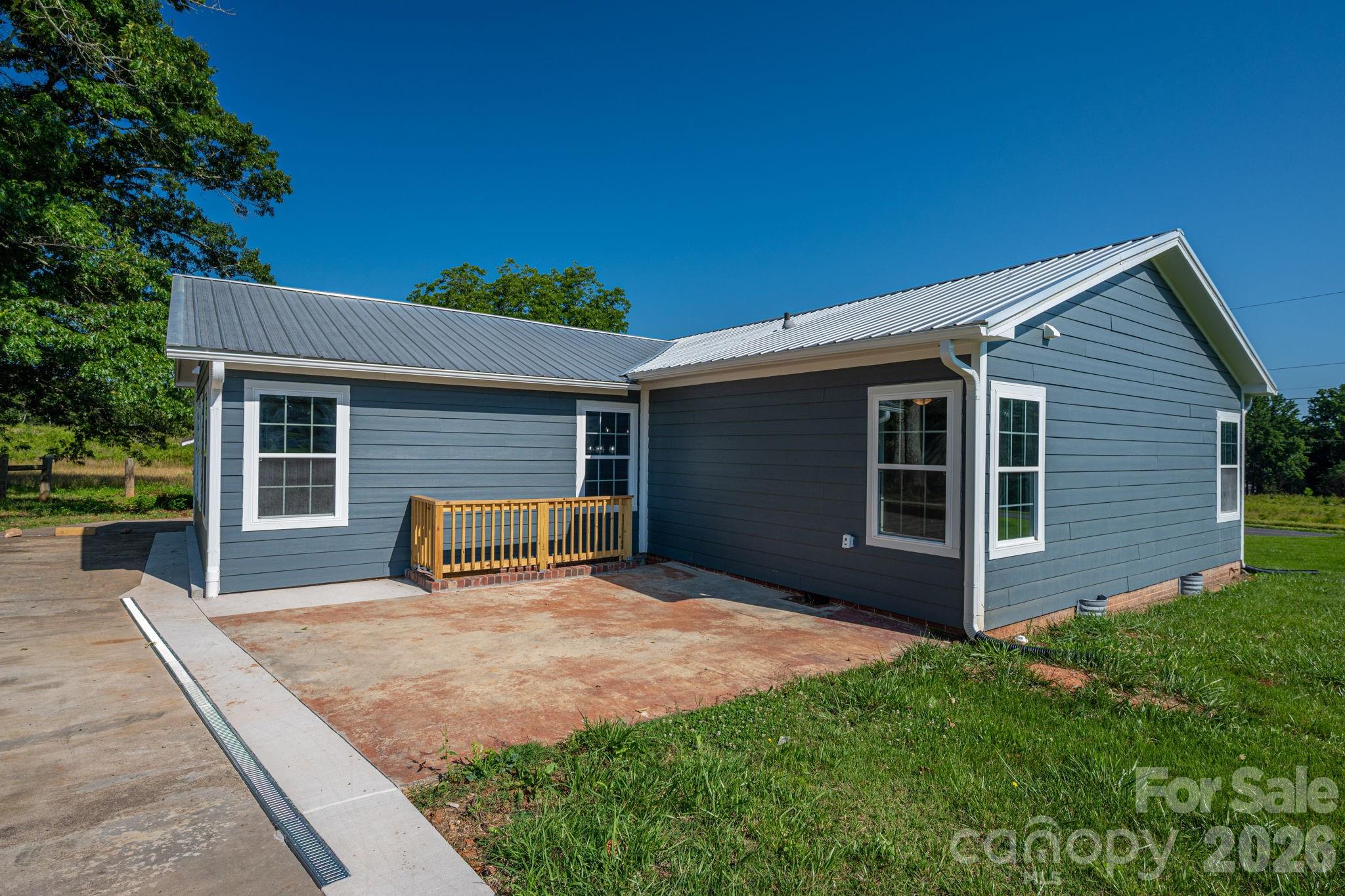 6123 Flay Road Property Photo 8