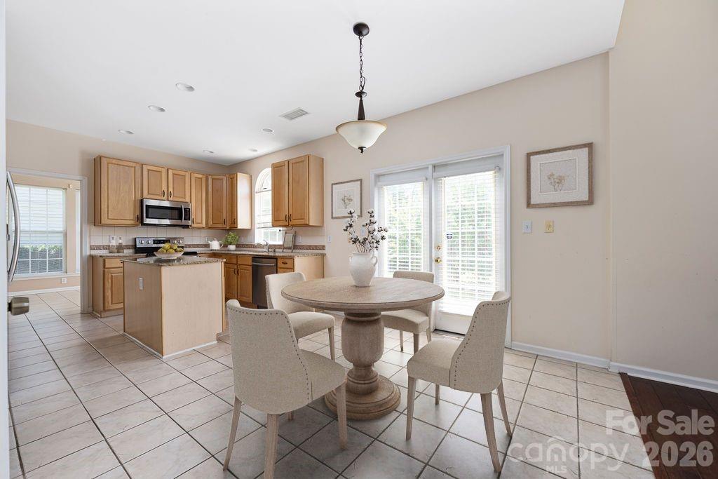 9512 Autumn Applause Drive Property Photo 8