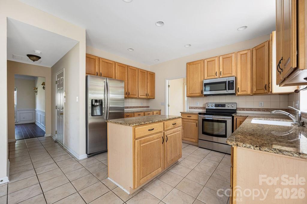 9512 Autumn Applause Drive Property Photo 20