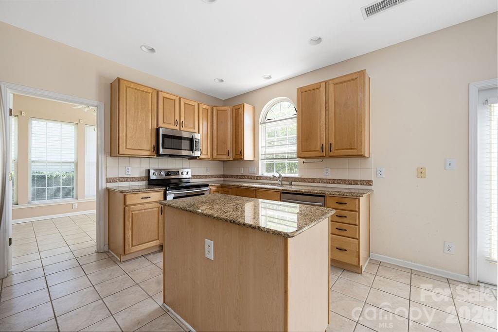 9512 Autumn Applause Drive Property Photo 21
