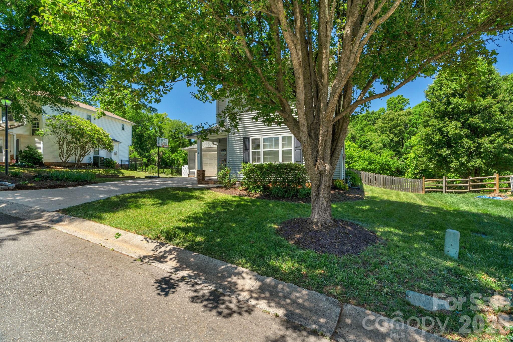 107 Howe Street Property Photo 3