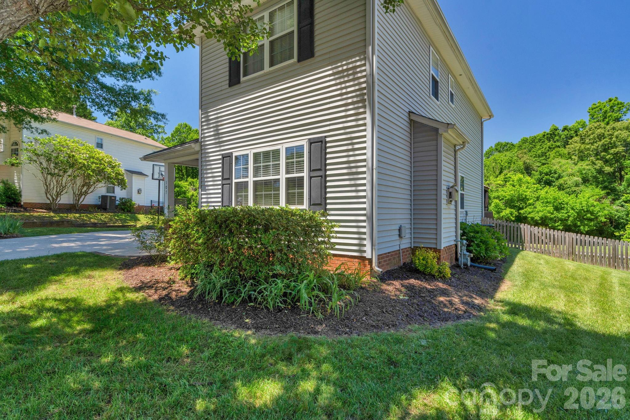 107 Howe Street Property Photo 4