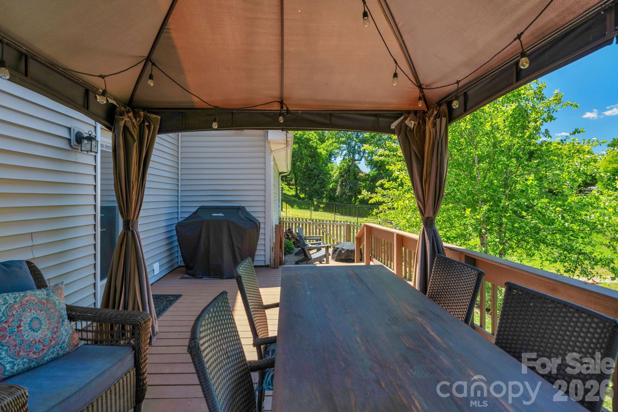 107 Howe Street Property Photo 38