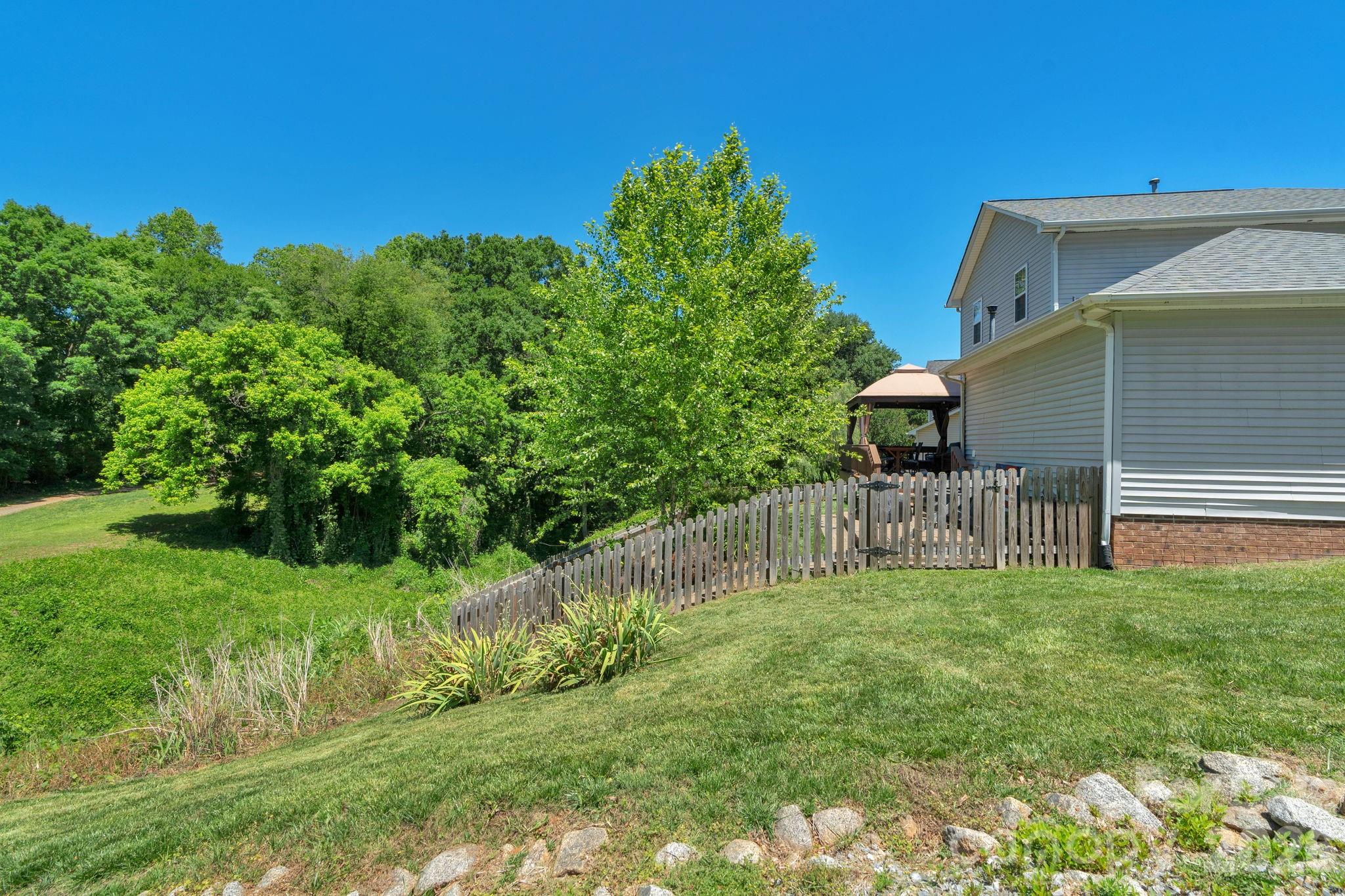 107 Howe Street Property Photo 44