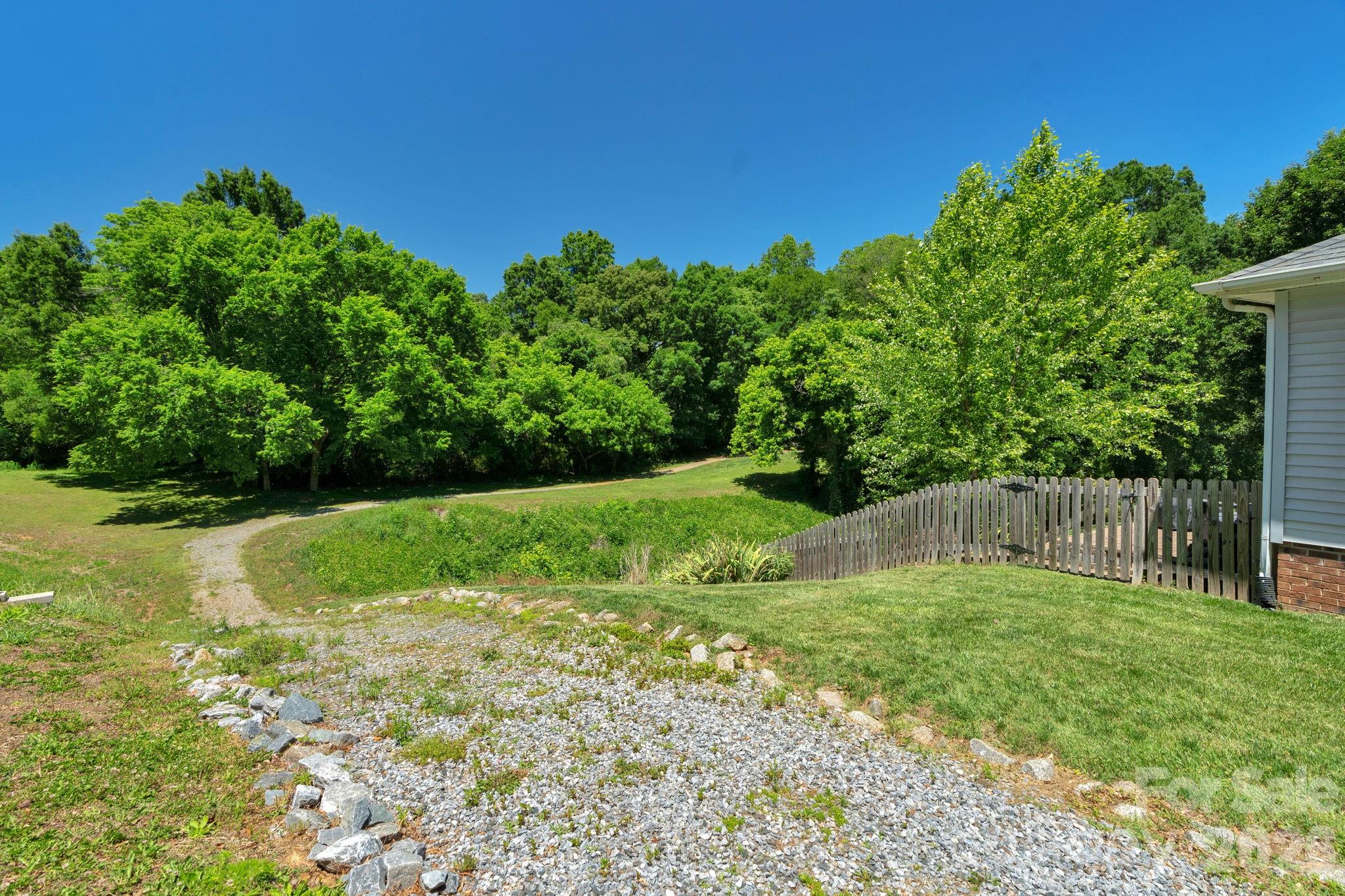 107 Howe Street Property Photo 47