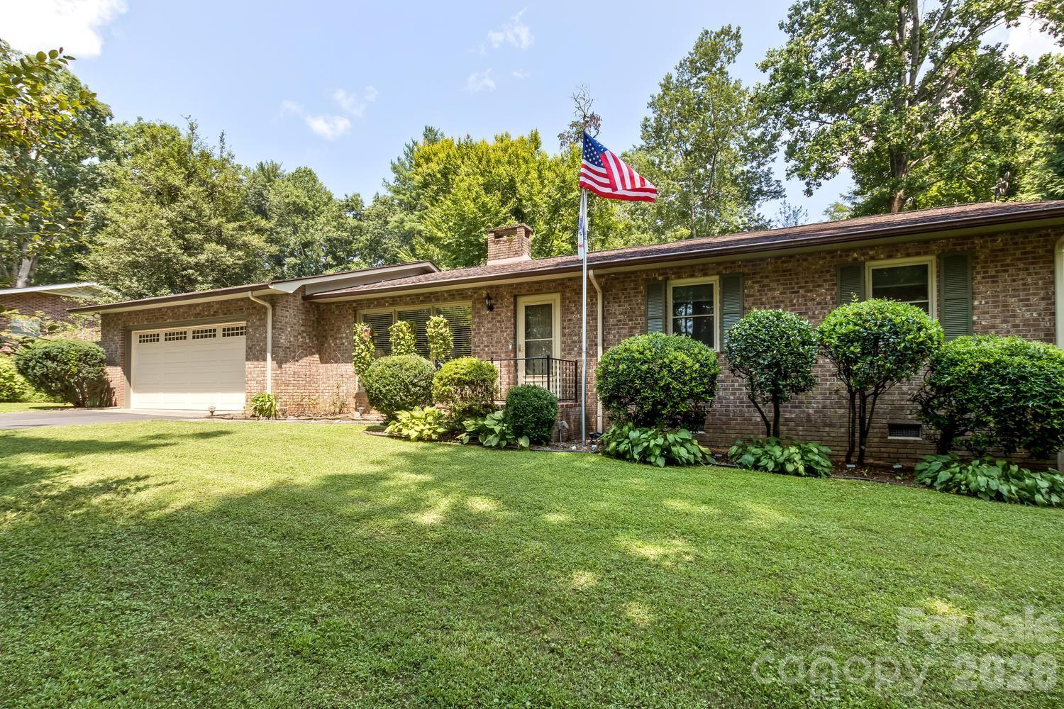29 S Greenwood Forest Drive Property Photo 1